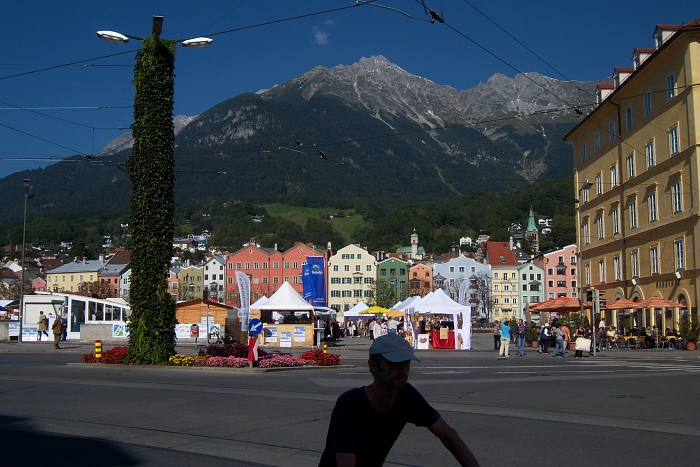 100_1701 small INNSBRUCK STREET VIEW.jpg - 295507 Bytes